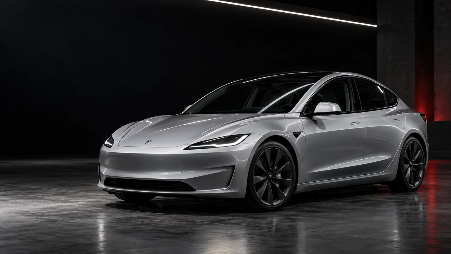 Stříbrná Tesla Model 3 – servis vozů Tesla v RM AUTOCENTRUM